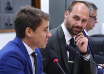 Eduardo ignora apelo de Flávio por unidade e intensifica embate com Nikolas; crise expõe divisão no bolsonarismo