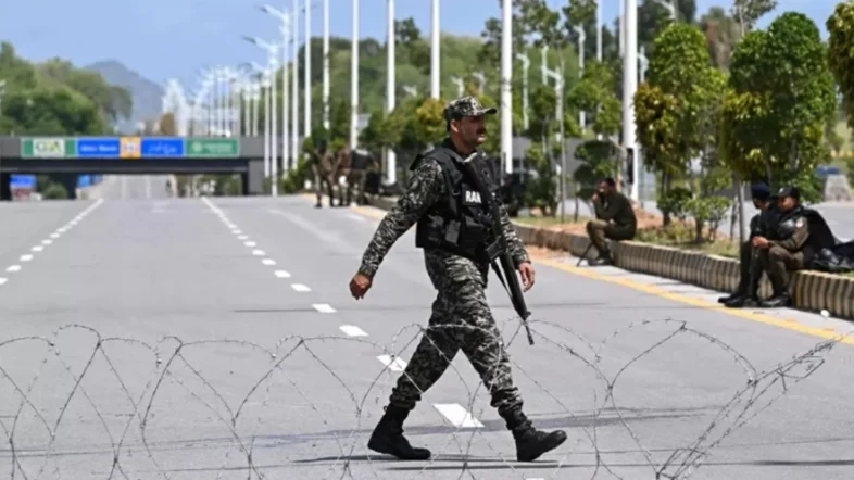 Negociações entre EUA e Irã avançam sob tensão e segurança máxima no Paquistão
