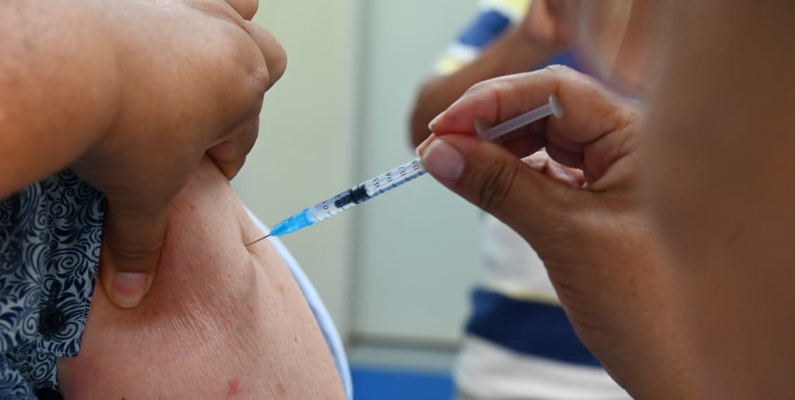 Goiânia mantém oito pontos de vacinação contra influenza ativos durante o feriado
