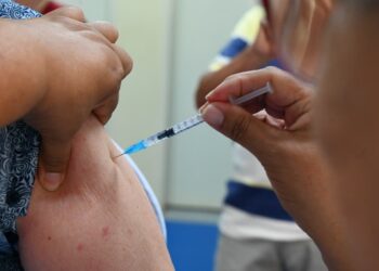 Goiânia mantém oito pontos de vacinação contra influenza ativos durante o feriado