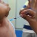 Goiânia mantém oito pontos de vacinação contra influenza ativos durante o feriado