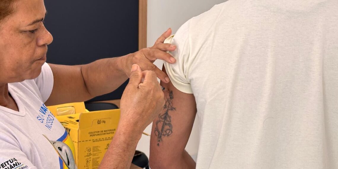 Prefeitura de Goiânia mantém centros de imunização abertos durante feriado de Tiradentes