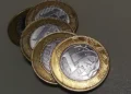 Moeda de R$ 1 pode valer até R$ 8 mil e vira alvo de colecionadores no país