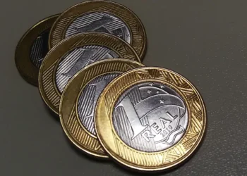 Moeda de R$ 1 pode valer até R$ 8 mil e vira alvo de colecionadores no país