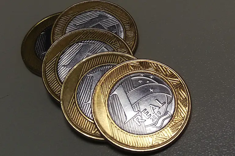 Moeda de R$ 1 pode valer até R$ 8 mil e vira alvo de colecionadores no país