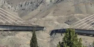 Trump divulga imagens de bombardeio à maior ponte do Irã e intensifica ultimato