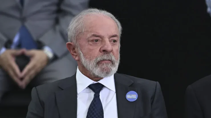 Cenário eleitoral: Lula sinaliza incerteza sobre candidatura à reeleição em 2026