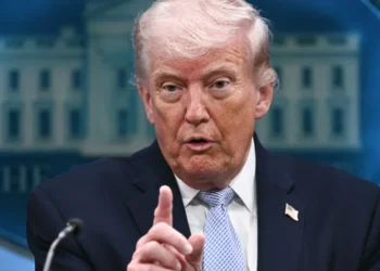 EUA anunciam bloqueio naval ao Irã após fracasso diplomático; Teerã reage e eleva tom de confronto