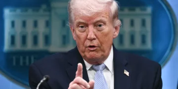 EUA anunciam bloqueio naval ao Irã após fracasso diplomático; Teerã reage e eleva tom de confronto