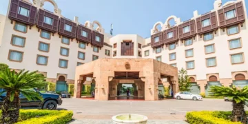 Hotel de luxo no Paquistão evacua hóspedes para sediar cúpula diplomática entre Irã e EUA